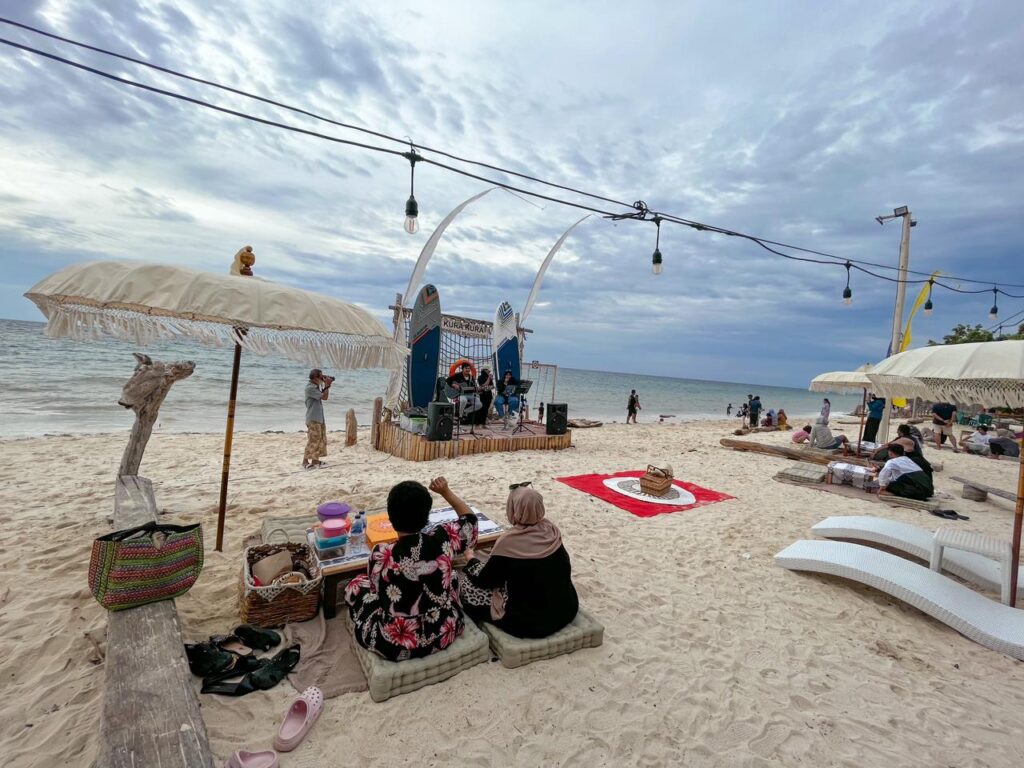 Kura-kura Boneoge Beach Club